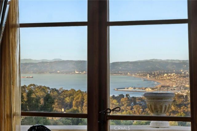 4 Yellow Brick Rd, Rancho Palos Verdes, CA 90275
