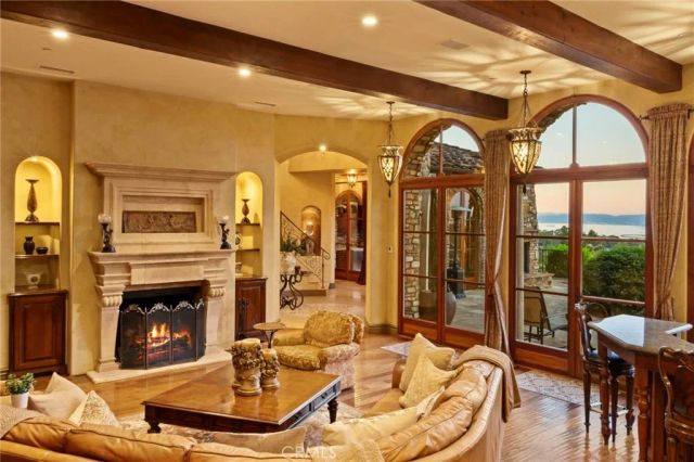4 Yellow Brick Rd, Rancho Palos Verdes, CA 90275