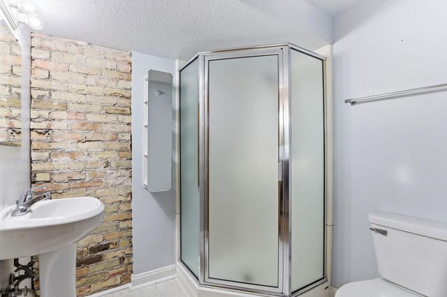 2827 Bryant Avenue N 4, Minneapolis, MN 55411