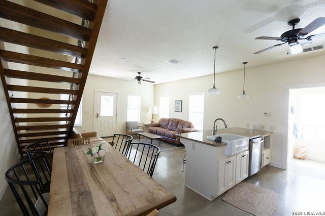 809 JOSEPHINE ST, New Braunfels, TX 78130