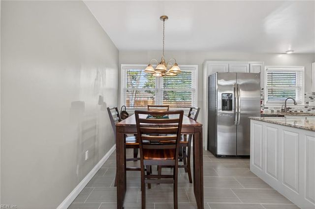 10 Bonita DR, Newport News, VA 23602