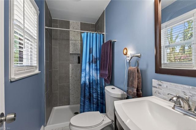 10 Bonita DR, Newport News, VA 23602