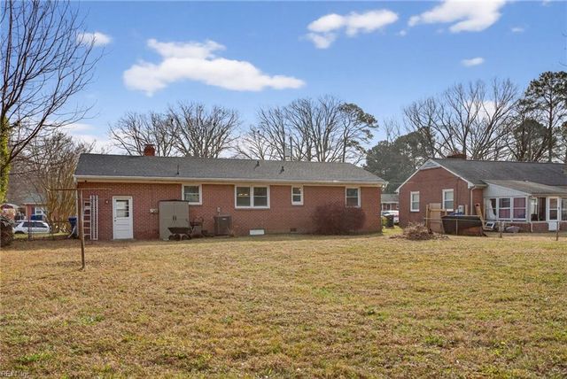 10 Bonita DR, Newport News, VA 23602