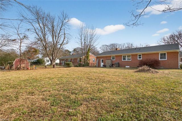 10 Bonita DR, Newport News, VA 23602