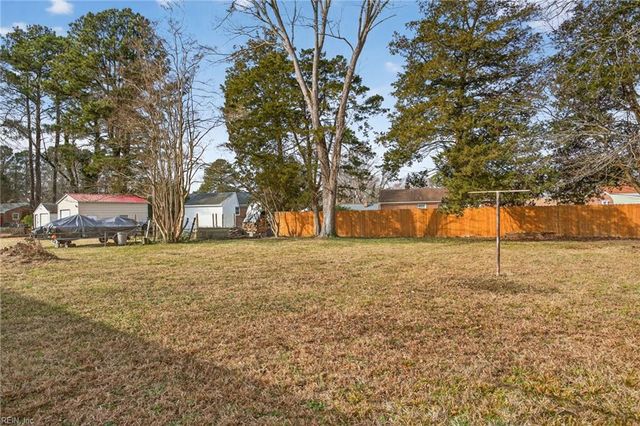 10 Bonita DR, Newport News, VA 23602