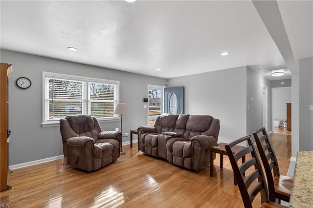 10 Bonita DR, Newport News, VA 23602