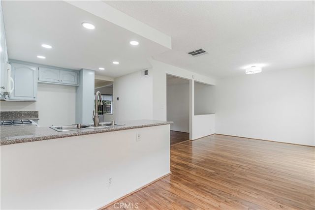 6746 Encino Avenue 2, Lake Balboa, CA 91406