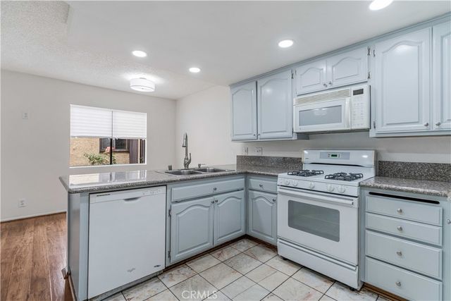 6746 Encino Avenue 2, Lake Balboa, CA 91406