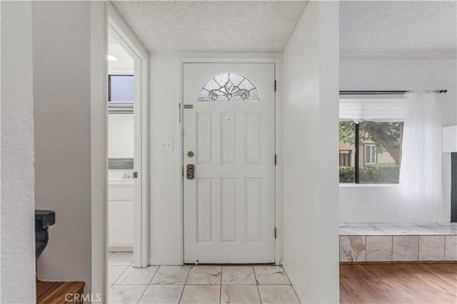 6746 Encino Avenue 2, Lake Balboa, CA 91406