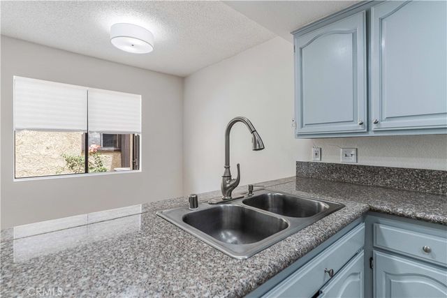 6746 Encino Avenue 2, Lake Balboa, CA 91406
