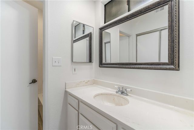 6746 Encino Avenue 2, Lake Balboa, CA 91406