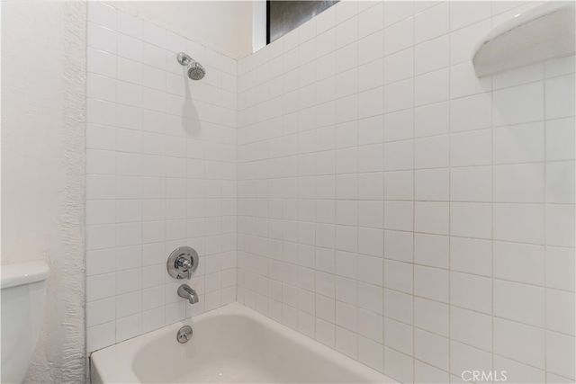 6746 Encino Avenue 2, Lake Balboa, CA 91406