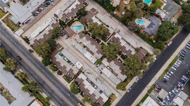 6746 Encino Avenue 2, Lake Balboa, CA 91406