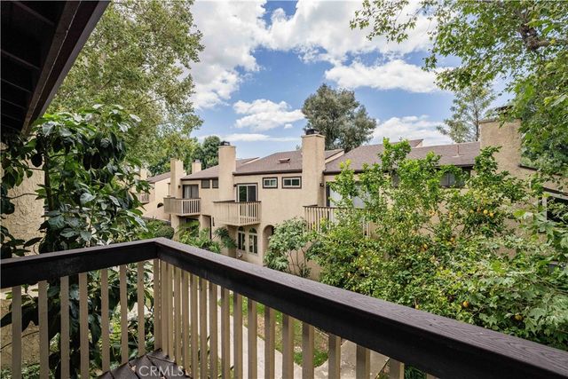 6746 Encino Avenue 2, Lake Balboa, CA 91406