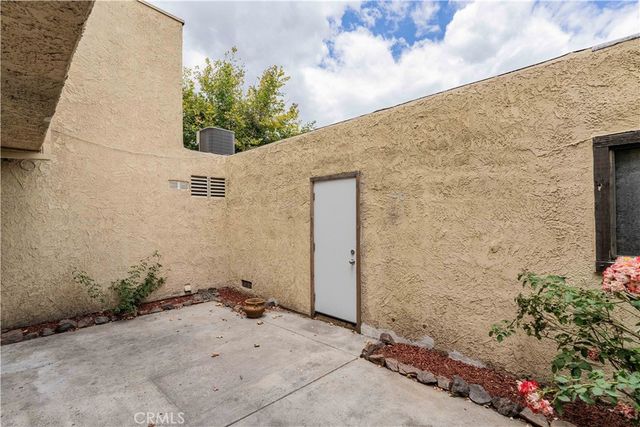 6746 Encino Avenue 2, Lake Balboa, CA 91406