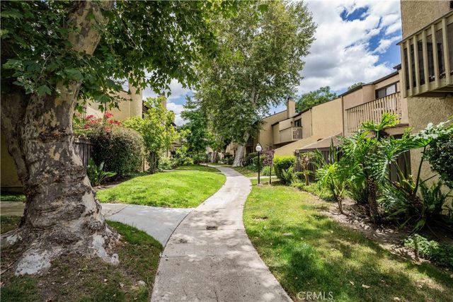 6746 Encino Avenue 2, Lake Balboa, CA 91406
