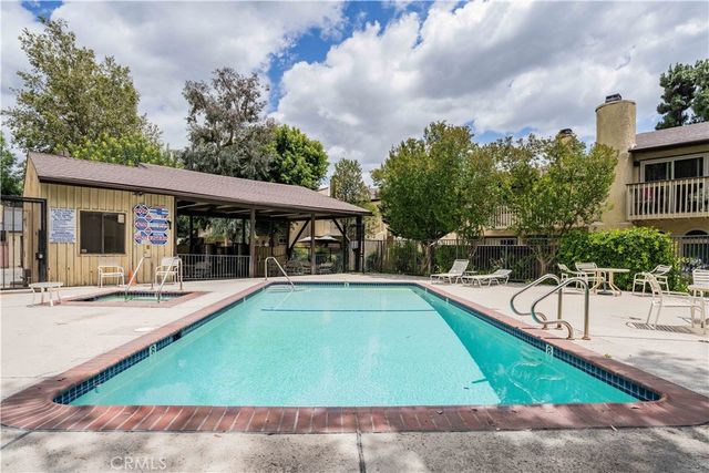 6746 Encino Avenue 2, Lake Balboa, CA 91406