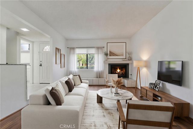 6746 Encino Avenue 2, Lake Balboa, CA 91406