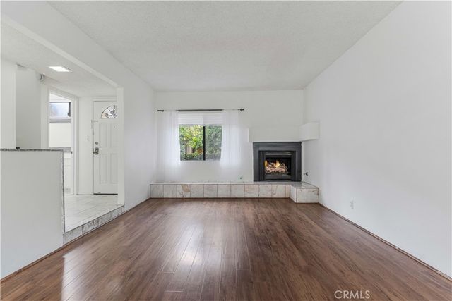 6746 Encino Avenue 2, Lake Balboa, CA 91406
