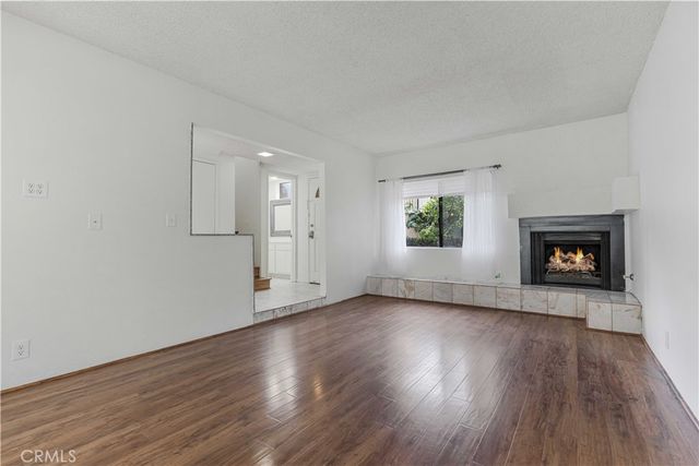 6746 Encino Avenue 2, Lake Balboa, CA 91406