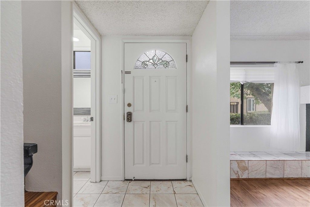 6746 Encino Avenue 2, Lake Balboa, CA 91406 — photo 2