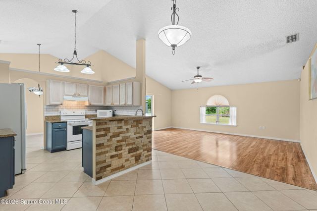 2215 Fallon Boulevard NE, Palm Bay, FL 32907
