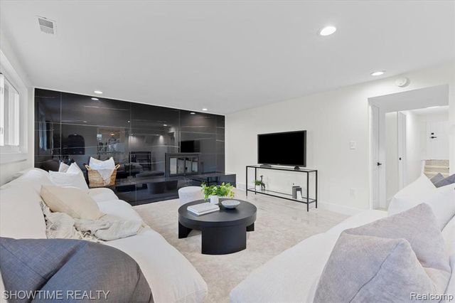 20204 Beechaven Street, Southfield, MI 48076