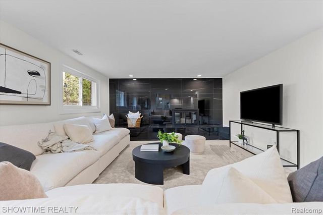 20204 Beechaven Street, Southfield, MI 48076