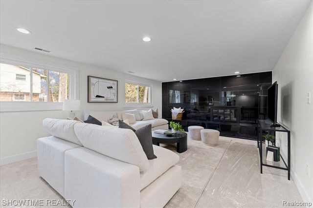 20204 Beechaven Street, Southfield, MI 48076