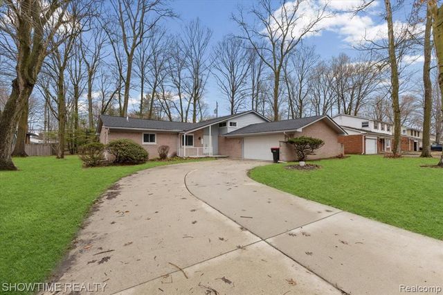 20204 Beechaven Street, Southfield, MI 48076