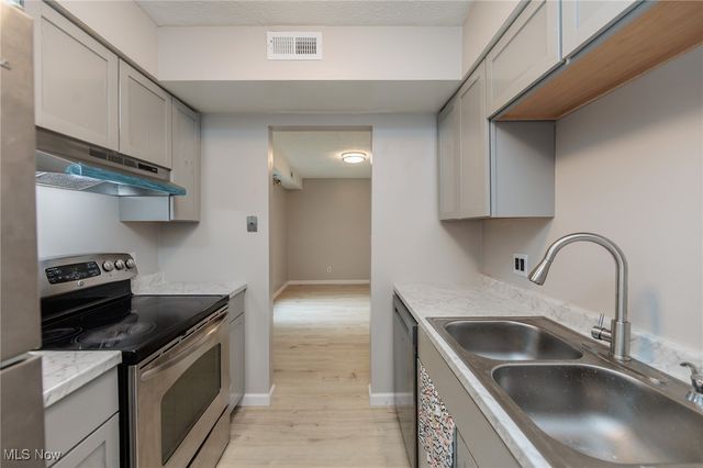 1625 Cedarwood Drive 218, Westlake, OH 44145