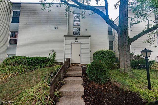 1625 Cedarwood Drive 218, Westlake, OH 44145