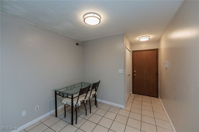 1625 Cedarwood Drive 218, Westlake, OH 44145