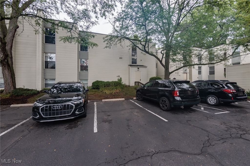 1625 Cedarwood Drive 218, Westlake, OH 44145