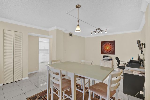 2800 N 46th Avenue A302, Hollywood, FL 33021