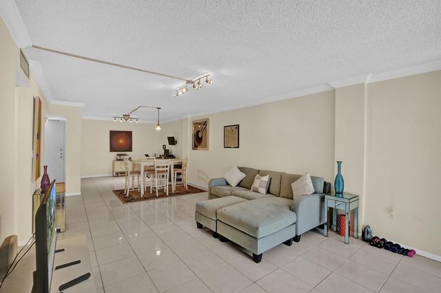 2800 N 46th Avenue A302, Hollywood, FL 33021