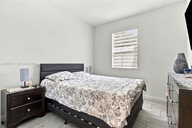 3419 W 109th Place, Hialeah, FL 33018