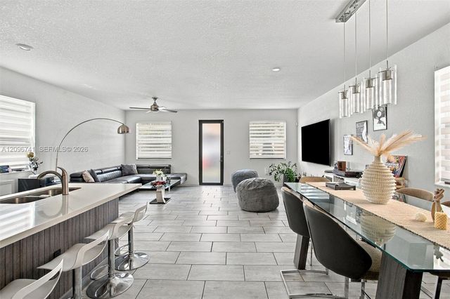 3419 W 109th Place, Hialeah, FL 33018