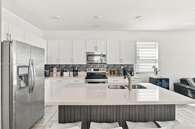 3419 W 109th Place, Hialeah, FL 33018