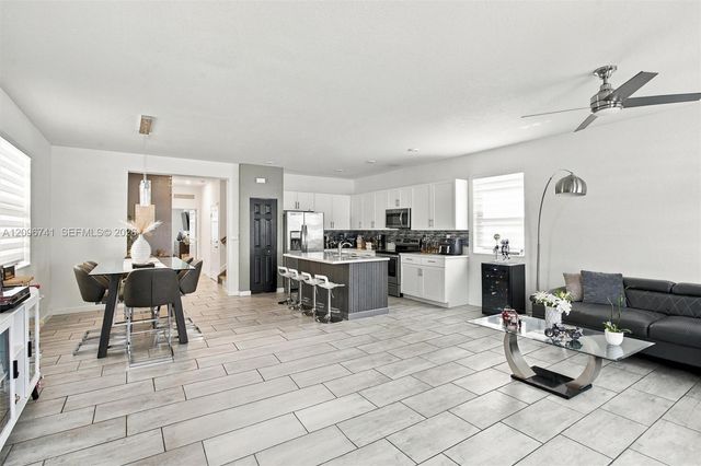 3419 W 109th Place, Hialeah, FL 33018
