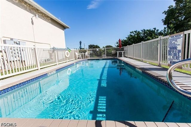 621 SW 47th TER 103, Cape Coral, FL 33914