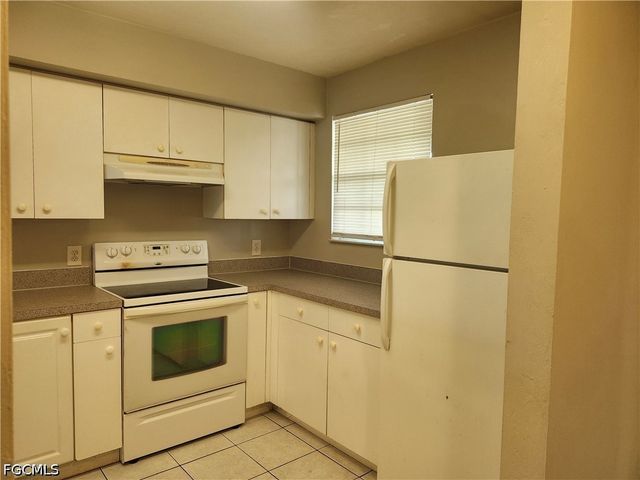 621 SW 47th TER 103, Cape Coral, FL 33914