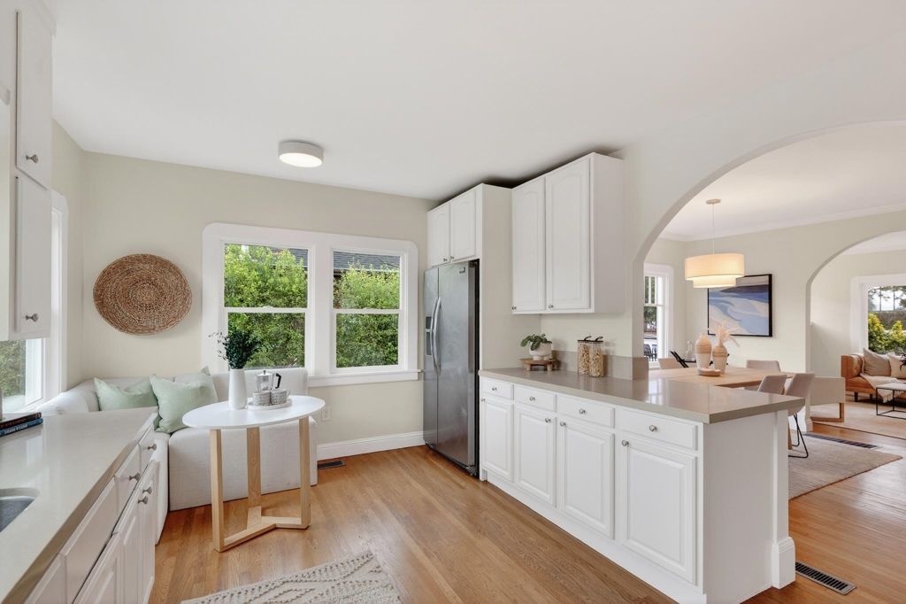 Image 22 of property listing at 3081 3081 23rd Avenue, Oakland, CA 94602