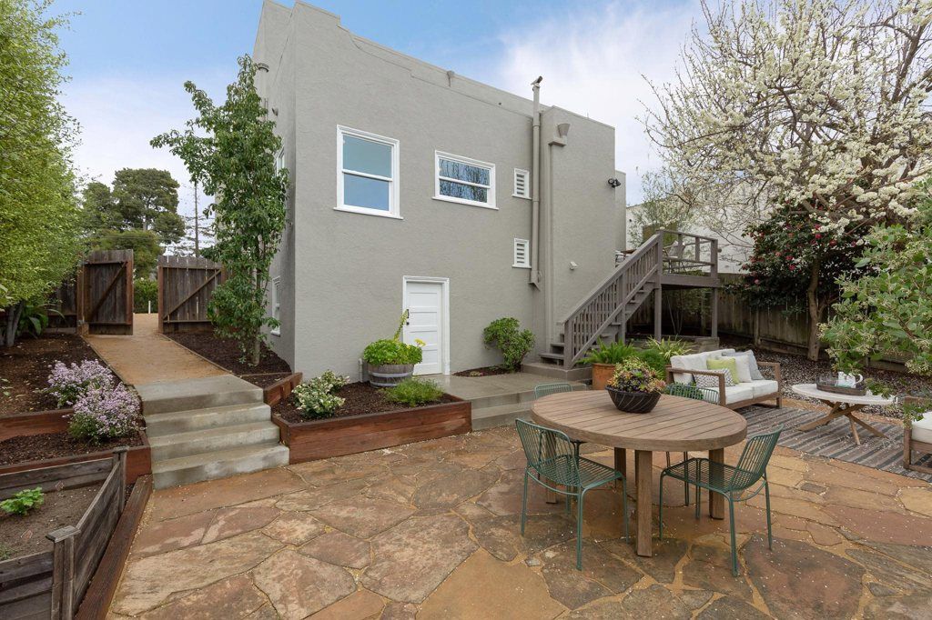 Image 40 of property listing at 3081 3081 23rd Avenue, Oakland, CA 94602