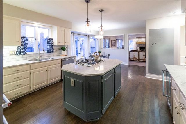 9732 W 115th Street, Overland Park, KS 66210