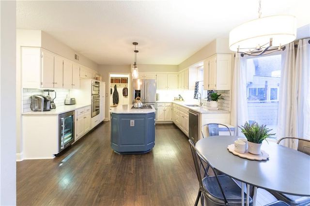 9732 W 115th Street, Overland Park, KS 66210