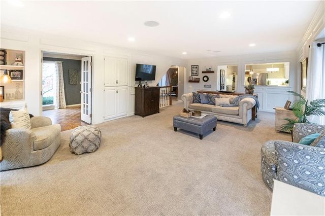 9732 W 115th Street, Overland Park, KS 66210