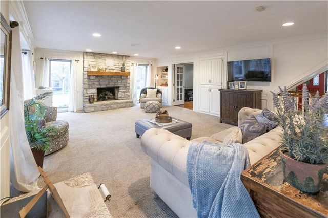 9732 W 115th Street, Overland Park, KS 66210