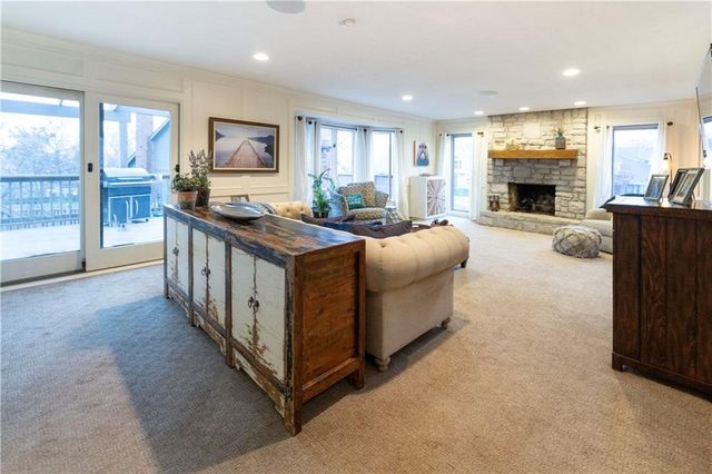 9732 W 115th Street, Overland Park, KS 66210