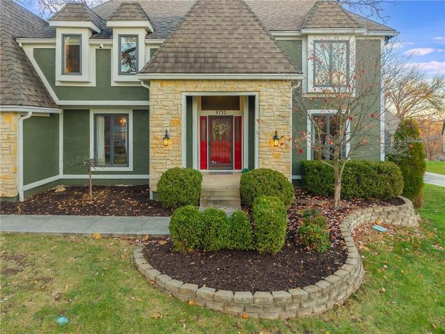 9732 W 115th Street, Overland Park, KS 66210